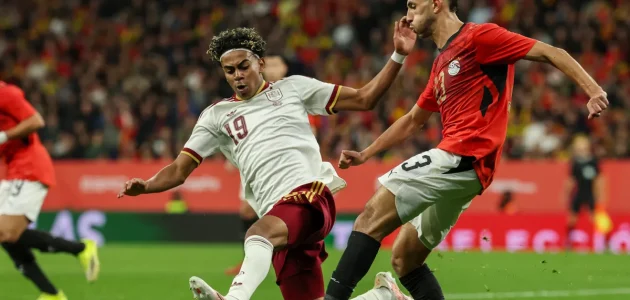 الفيفا يعاقب إسبانيا بعد أحداث مباراة مصر